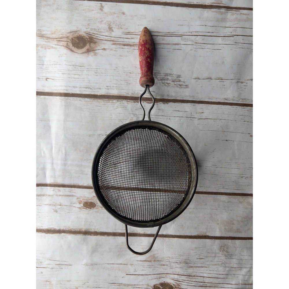 Unbranded Vintage Mesh Strainer Red Wood Handle Rustic Farmhouse Sifter 5in - Picture 2 of 5
